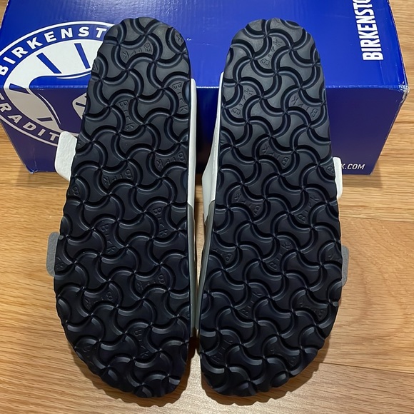 NIB Birkenstock Arizona Split in white & silver, size 7N / 38 - Picture 2 of 6